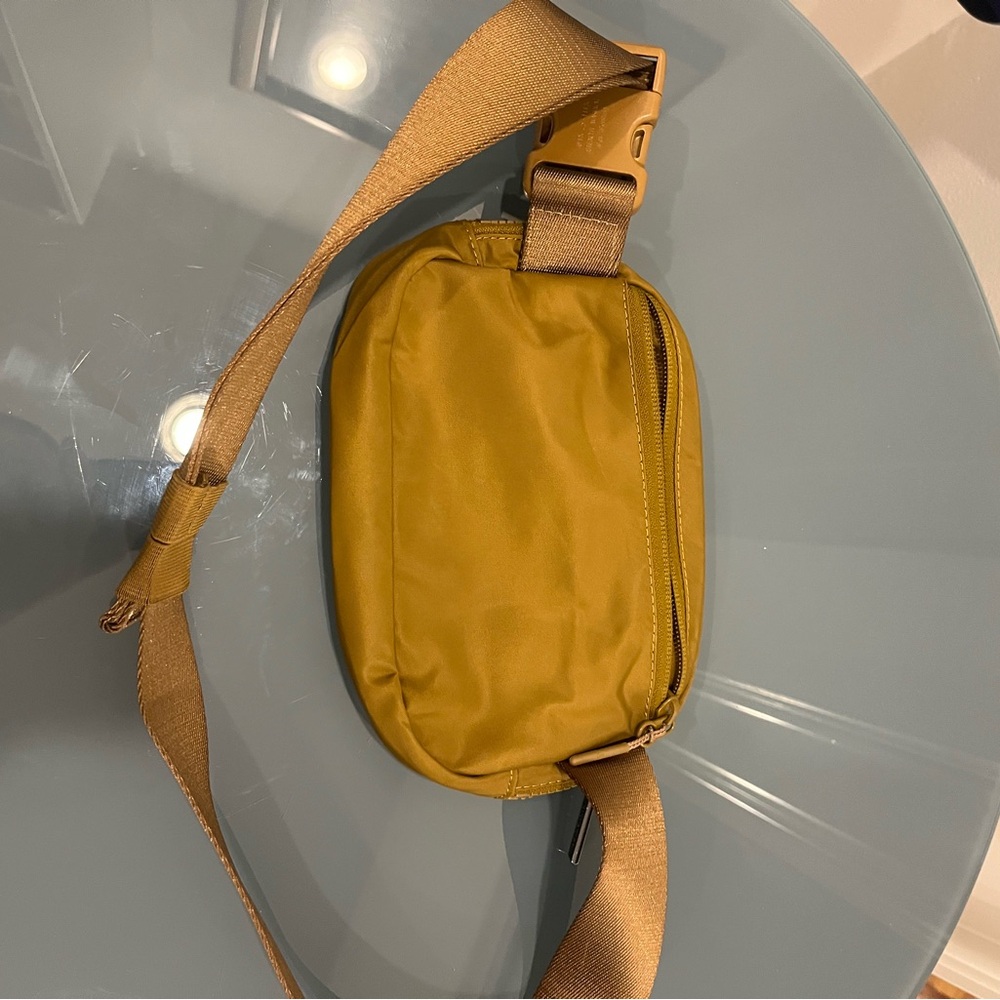 lululemon athletica Everyday waistbelt  Bag - Picture 2 of 3